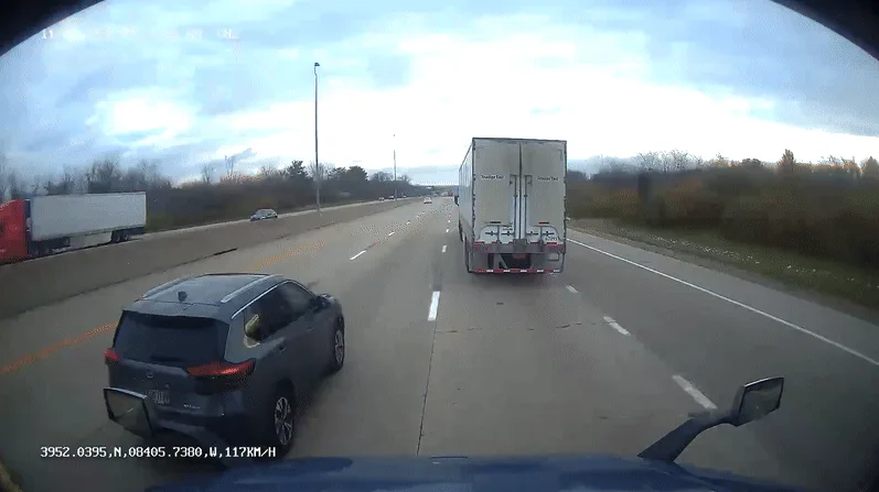 حدث حقيقي لتتبع كاميرا Dashcam تم تسجيله من شاحنة تجارية